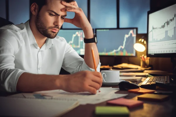 Emociones que impactan la percepción y evaluación del riesgo en las inversiones