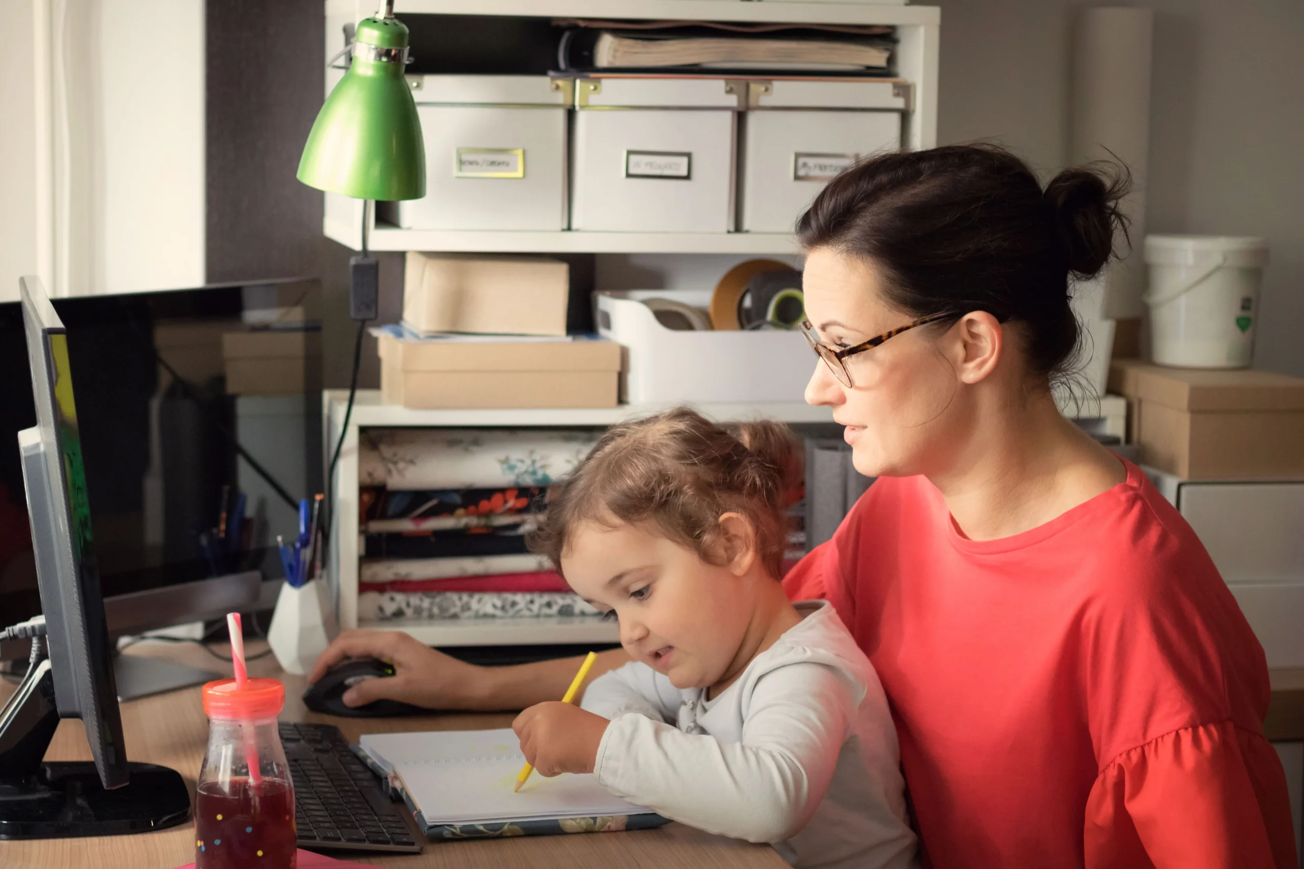 Estrategias de ahorro e inversión para madres y mujeres trabajadoras