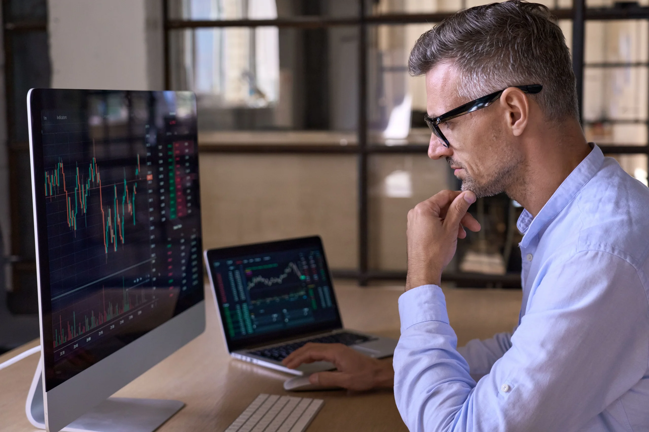 Considere estos puntos claves antes de invertir su dinero en acciones