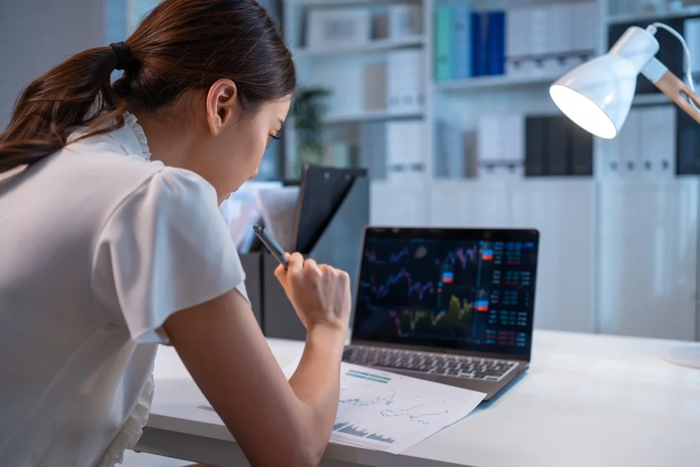 ¿Qué es y cómo sacarle provecho al sentimiento del mercado?